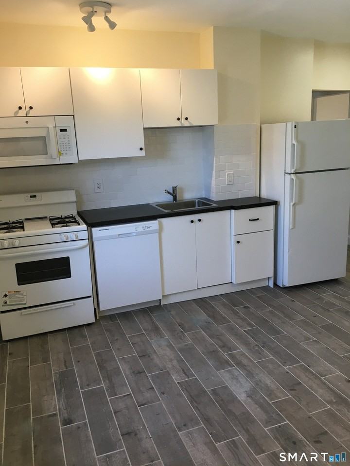 39 Elm St - Photo 7 of 7