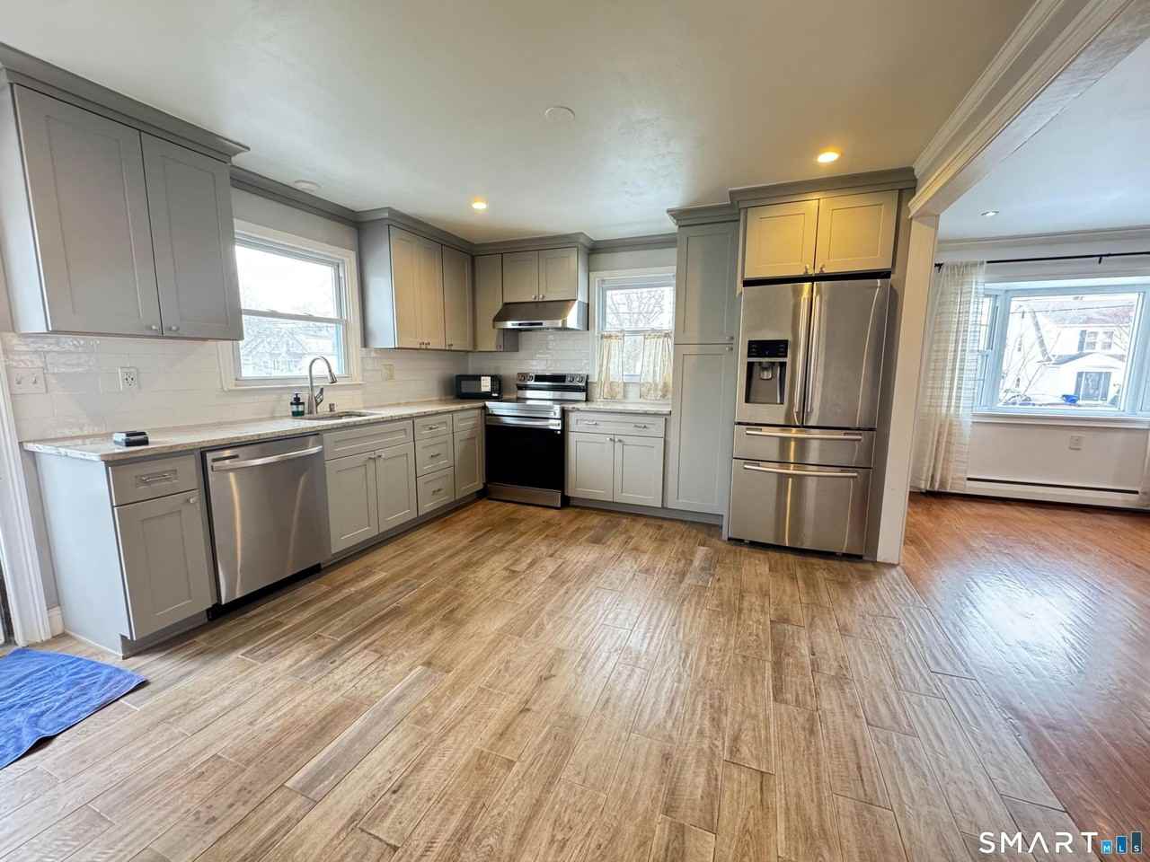 1867 Broadbridge Ave - Photo 2 of 11