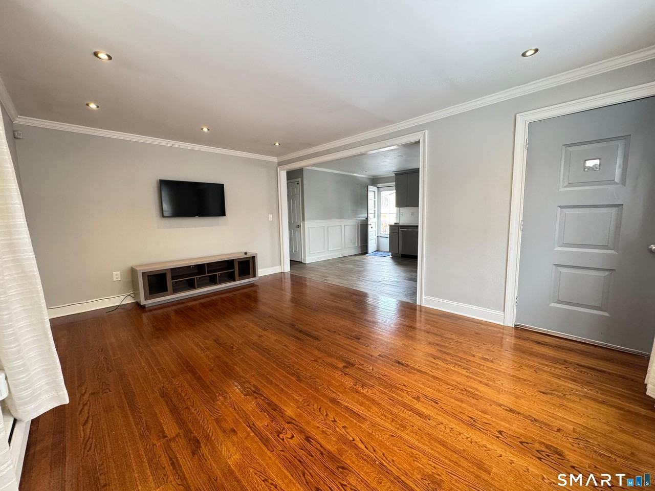 1867 Broadbridge Ave - Photo 3 of 11