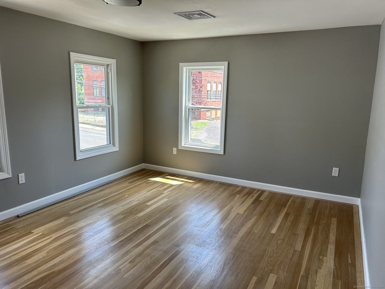 38 Beecher St - Photo 4 of 11