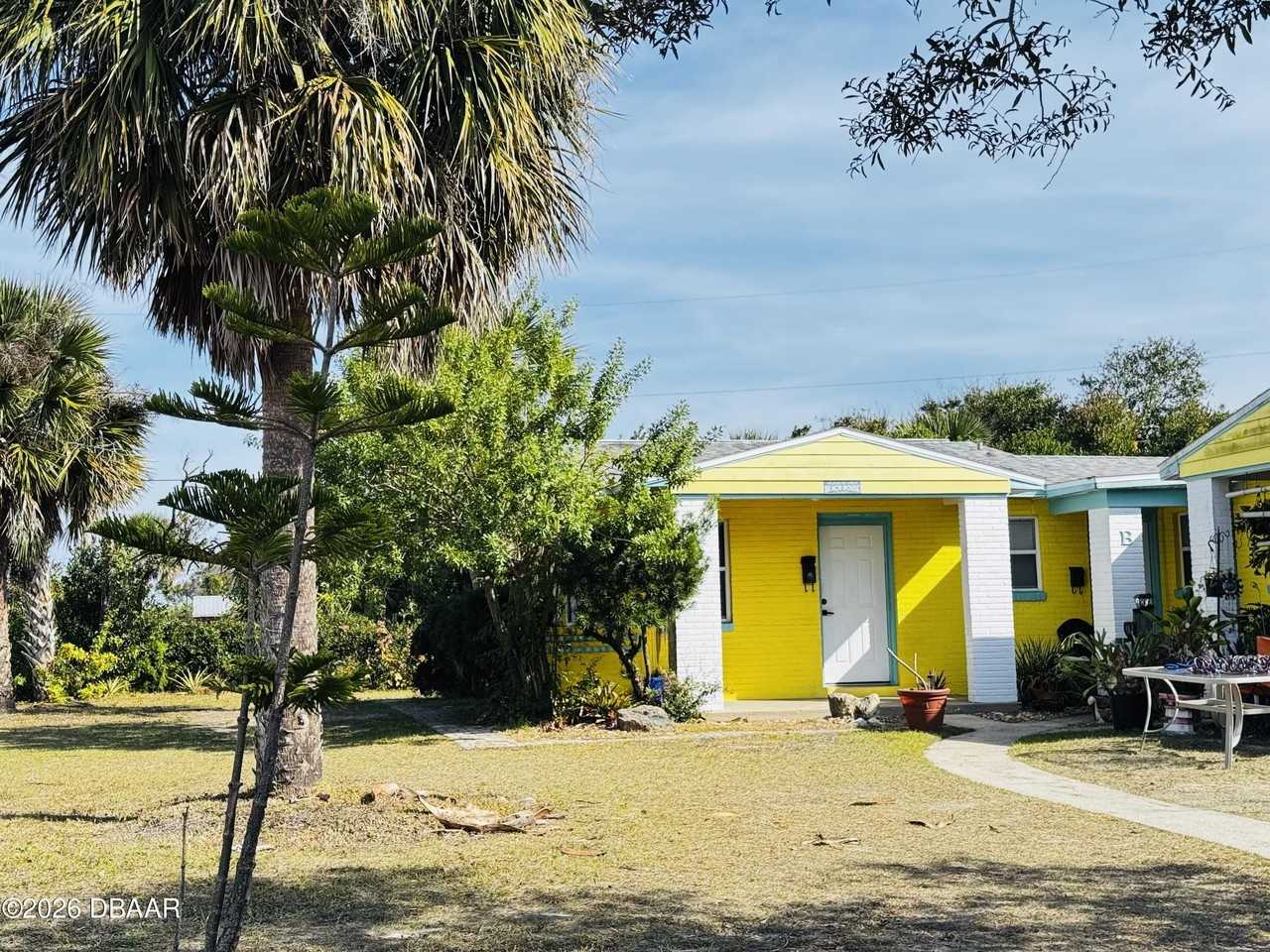 391 S Halifax Dr - Photo 2 of 17