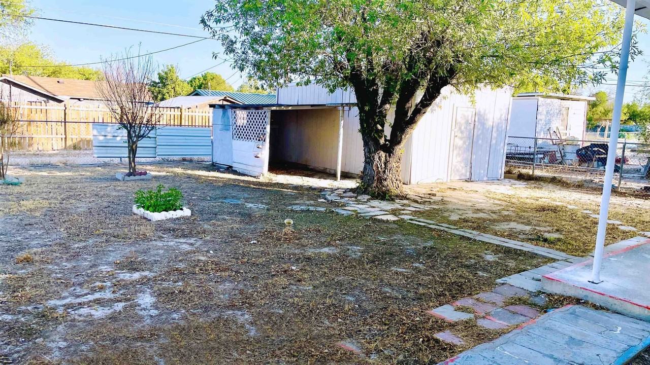 405 E Bowie St - Photo 4 of 19