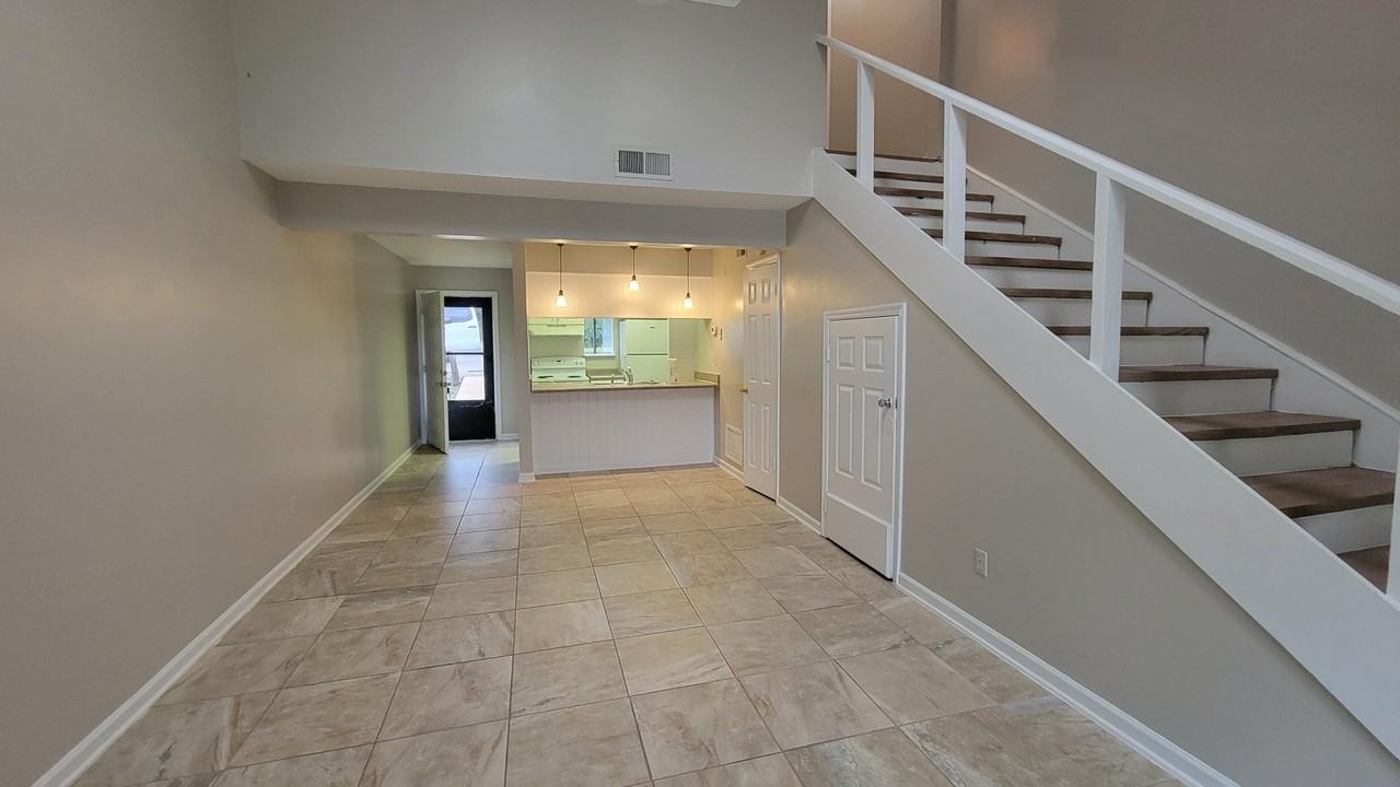 70 Camp Creek Rd N Apt 7 #7 - Photo 3 of 20