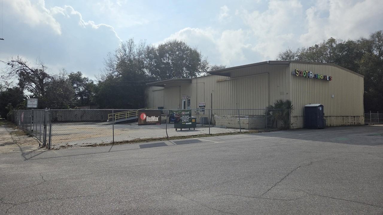 144 Air Force St - Photo 2 of 3