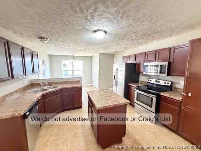 141 Roanoke Dr - Photo 4 of 14