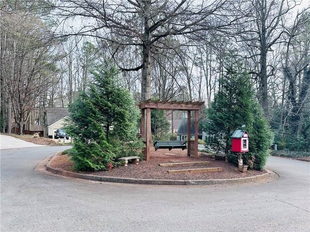 1140 Taylor Oaks Dr - Photo 2 of 2