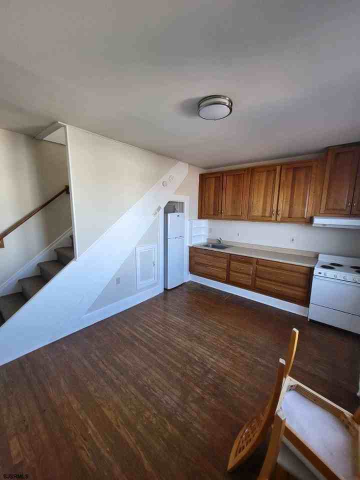 6215 Ventnor Ave - Photo 4 of 24