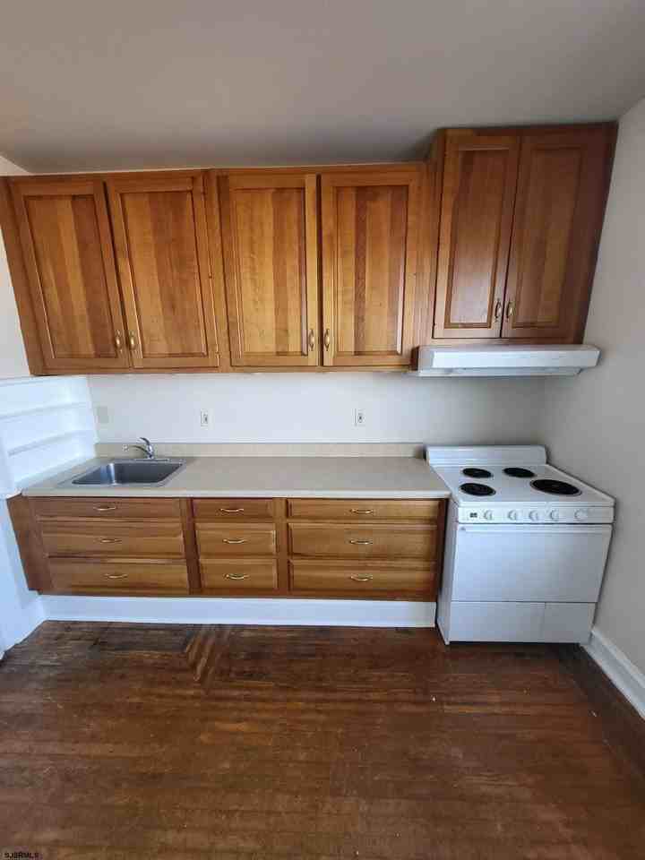 6215 Ventnor Ave - Photo 5 of 24