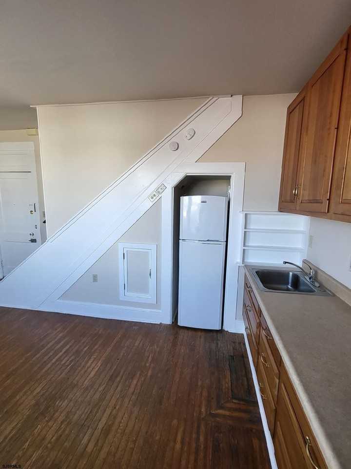 6215 Ventnor Ave - Photo 7 of 24