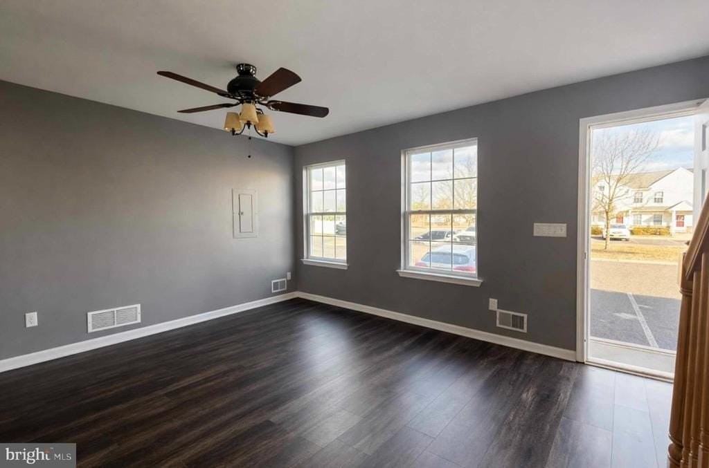 107 Jamestown Blvd - Photo 3 of 16