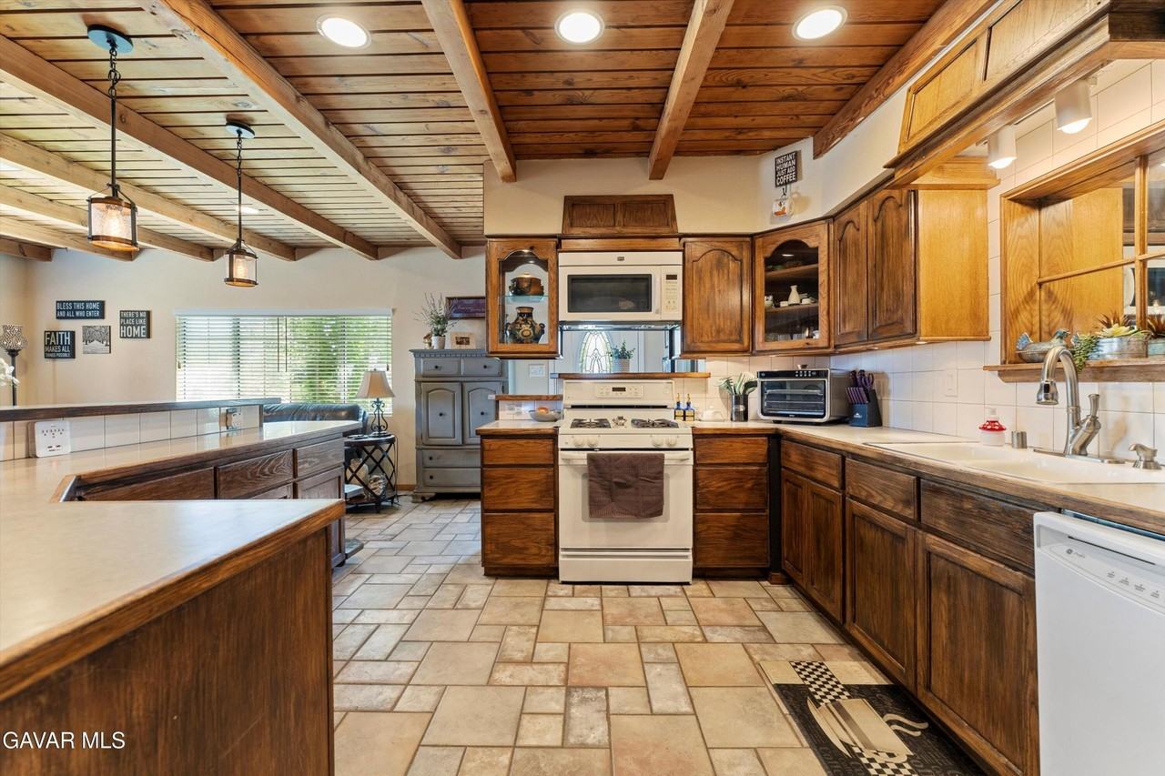 42409 12th St W - Photo 4 of 20