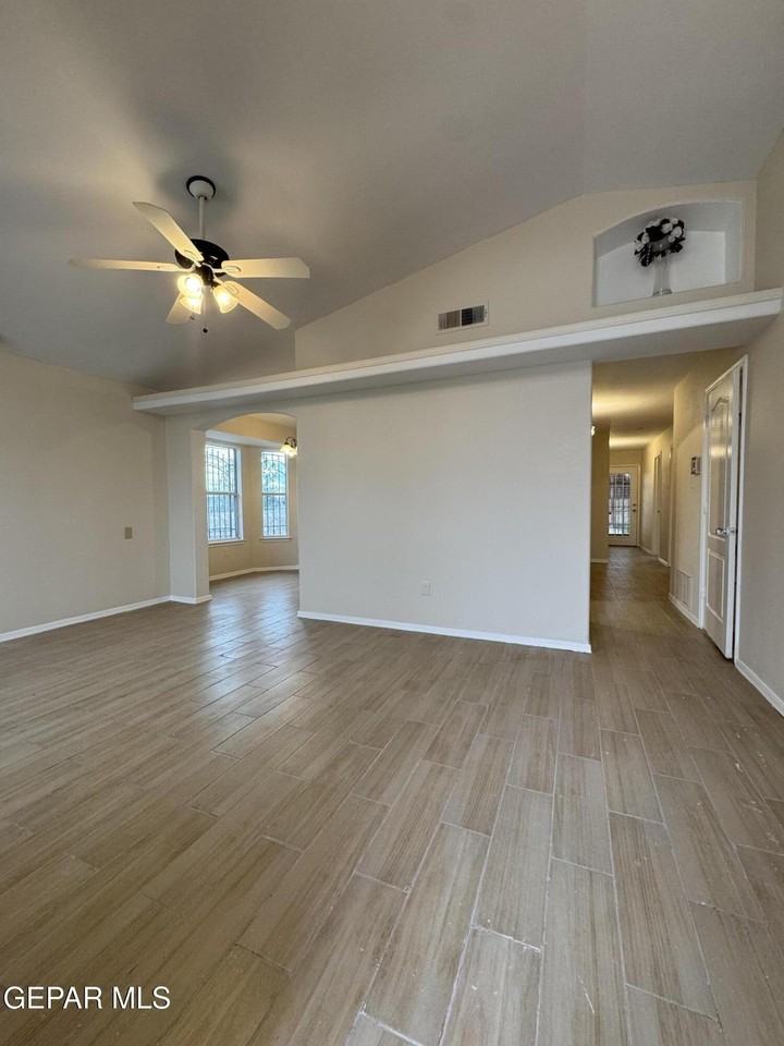 13098 Oscar Chacon - Photo 2 of 13