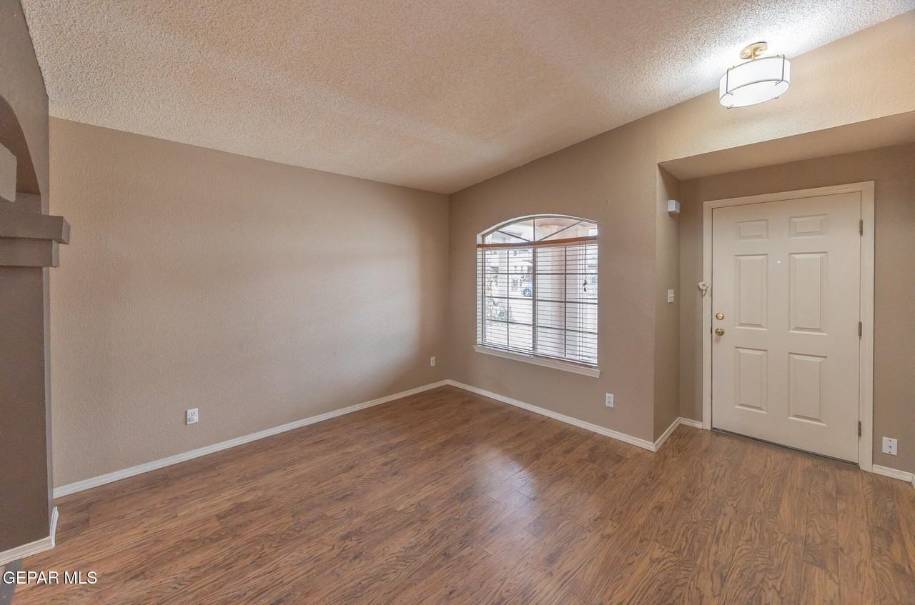 449 Valle Calido Dr - Photo 2 of 23