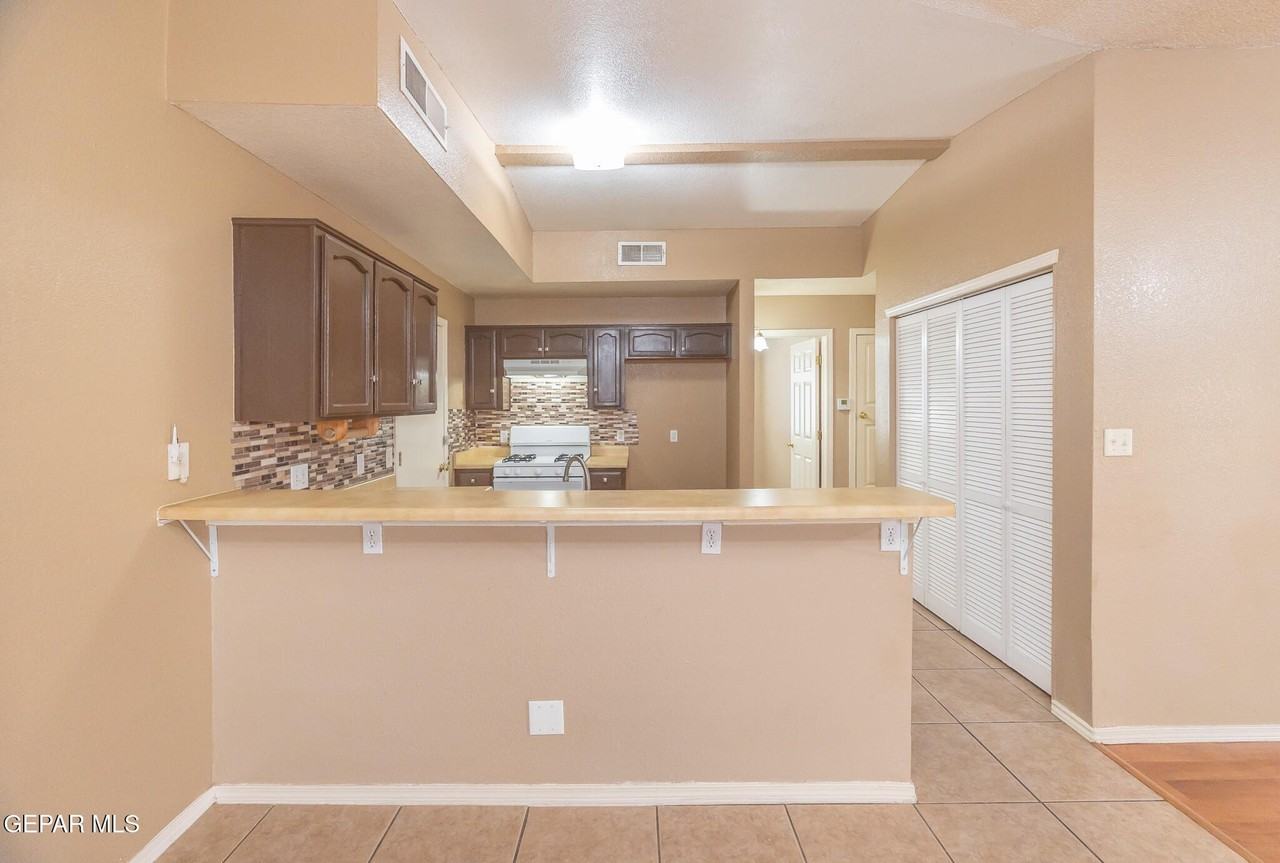 449 Valle Calido Dr - Photo 5 of 23