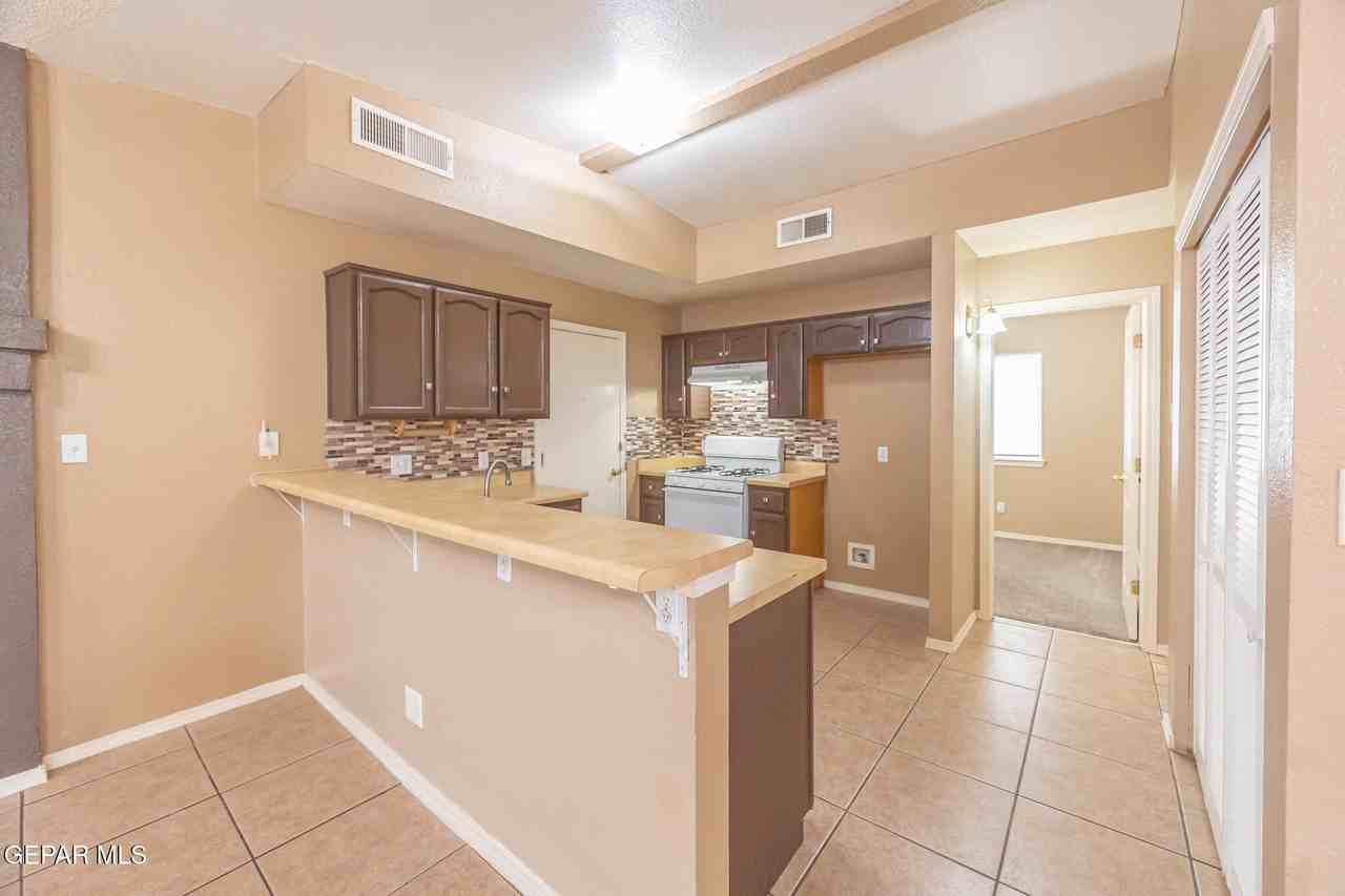 449 Valle Calido Dr - Photo 6 of 23