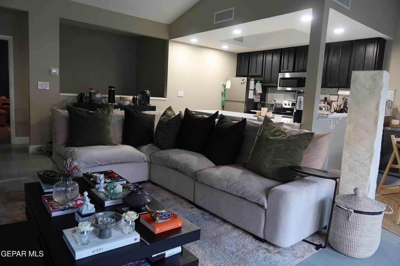 4614 N Stanton St Apt G49 #G49 - Photo 7 of 15