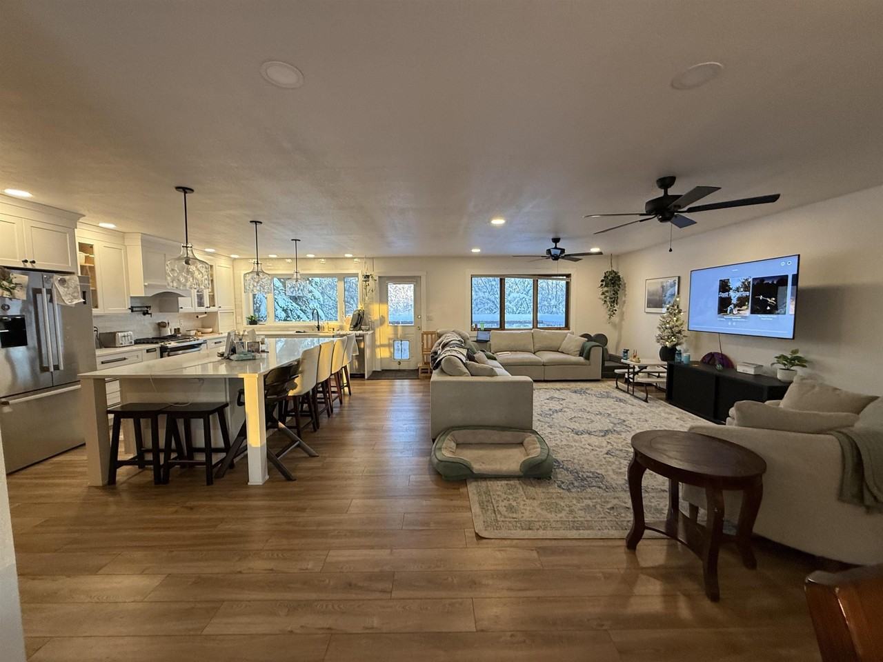 2514 Riverview Dr - Photo 3 of 21