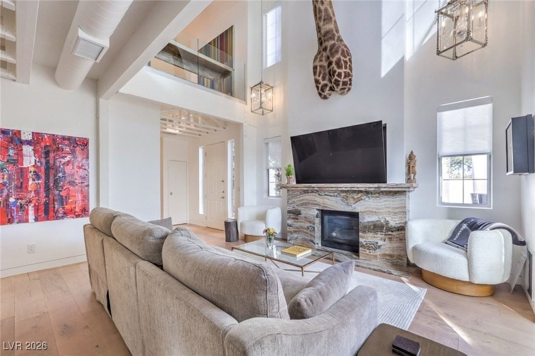 952 Coatbridge St - Photo 5 of 32