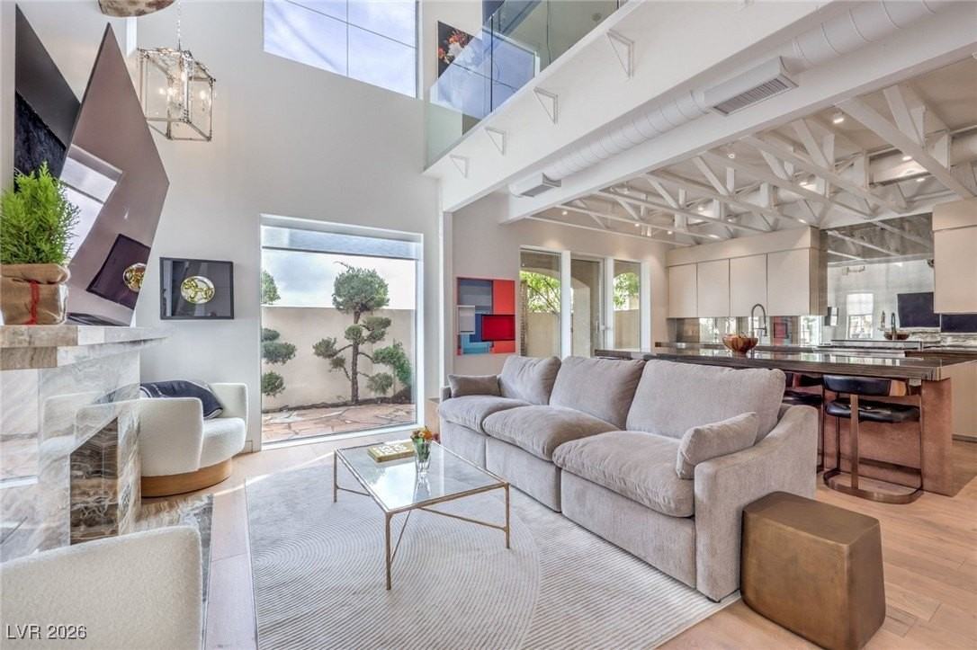 952 Coatbridge St - Photo 6 of 32