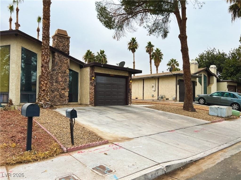 2725 Karen Ave - Photo 2 of 50