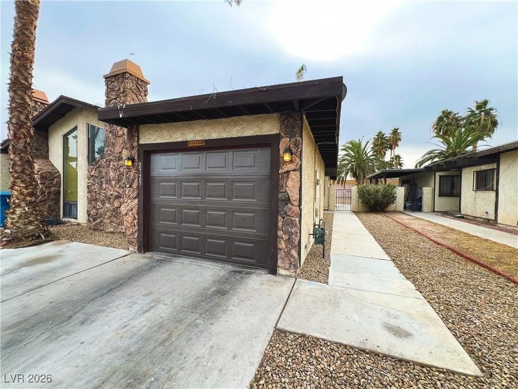 2725 Karen Ave - Photo 4 of 50