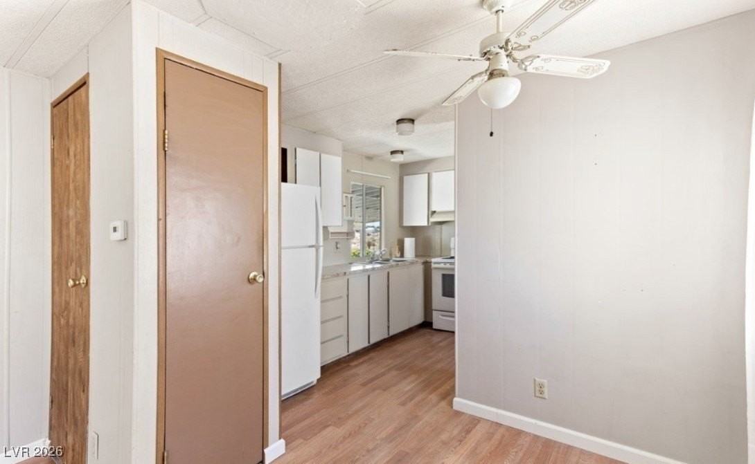 1240 S Comstock Cir W - Photo 4 of 12