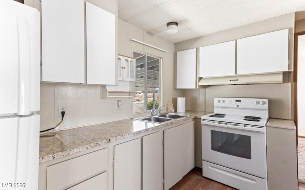 1240 S Comstock Cir W - Photo 5 of 12