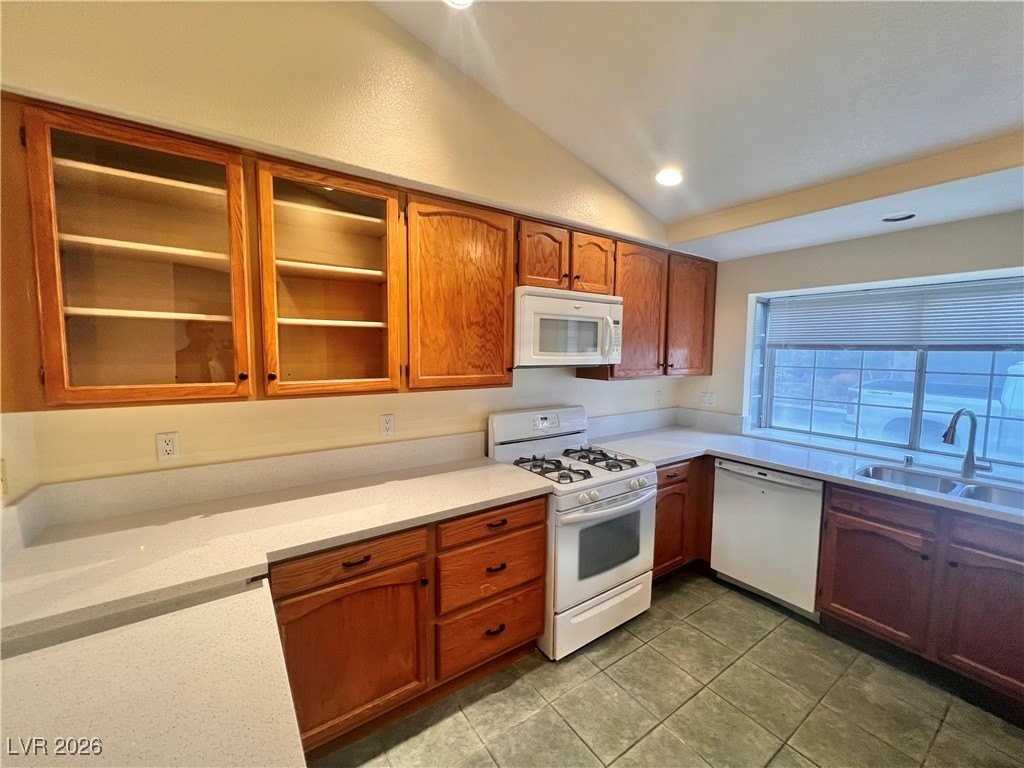 5017 Saint Annes Dr - Photo 2 of 17