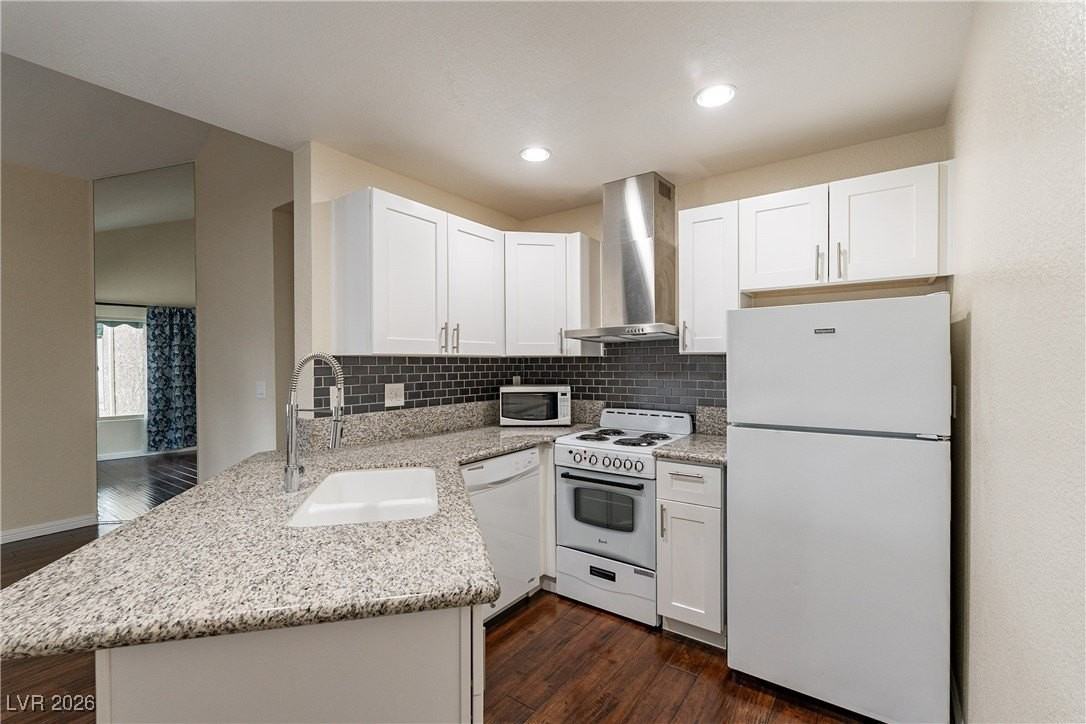 450 Elm Dr #206 - Photo 7 of 28