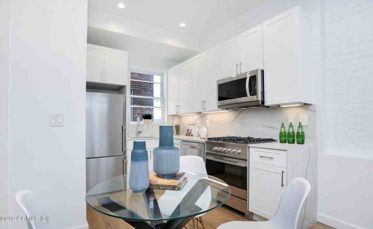 171 Greenwich Ave #3A - Photo 4 of 8