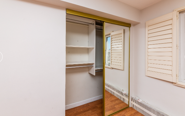 708 W Bittersweet Pl - Photo 3 of 10