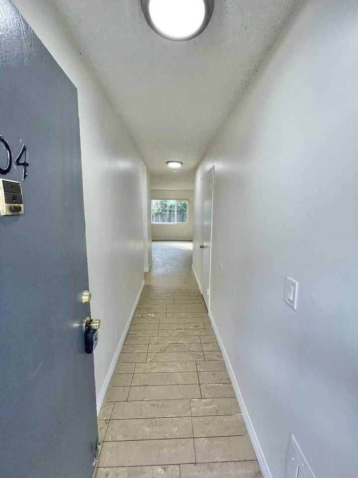 6622 Sylmar Ave - Photo 3 of 10