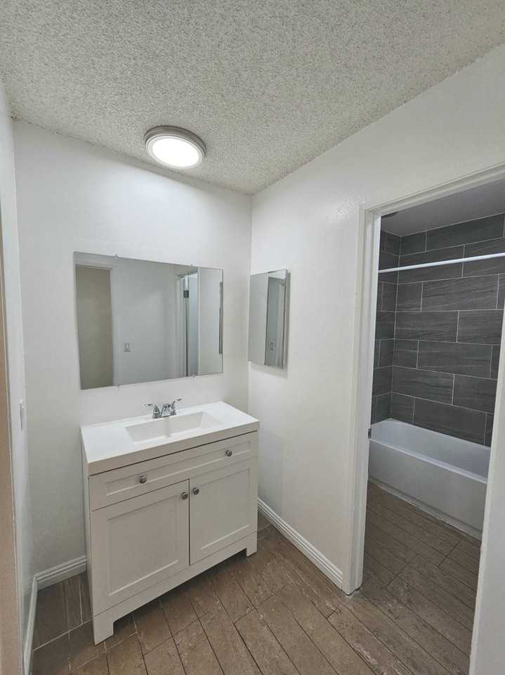 6622 Sylmar Ave - Photo 5 of 10