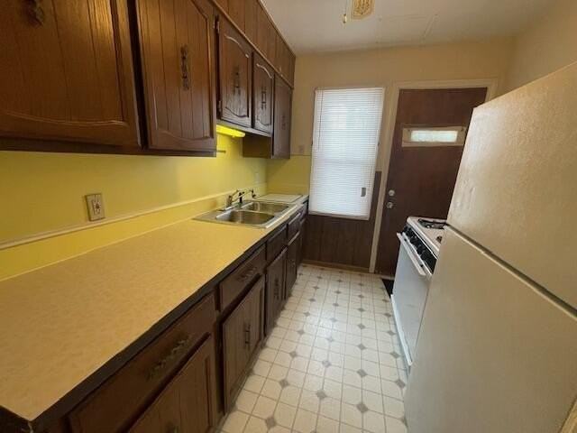 2039 Ewald Cir - Photo 3 of 7