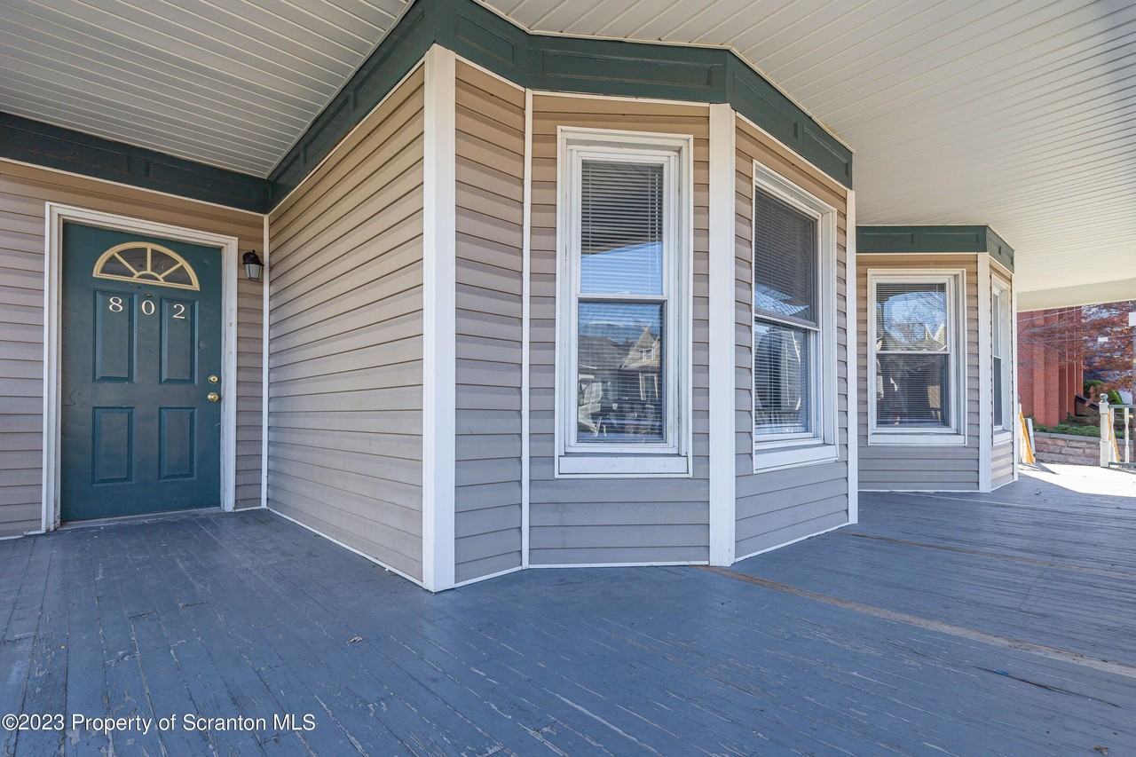 802 Quincy Ave - Photo 2 of 17