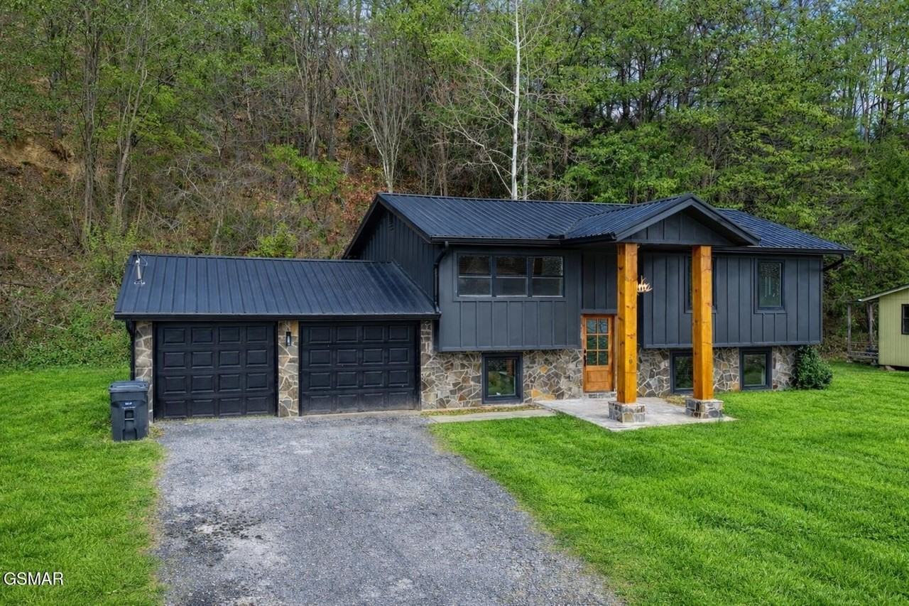 3139 Easy St - Photo 2 of 20