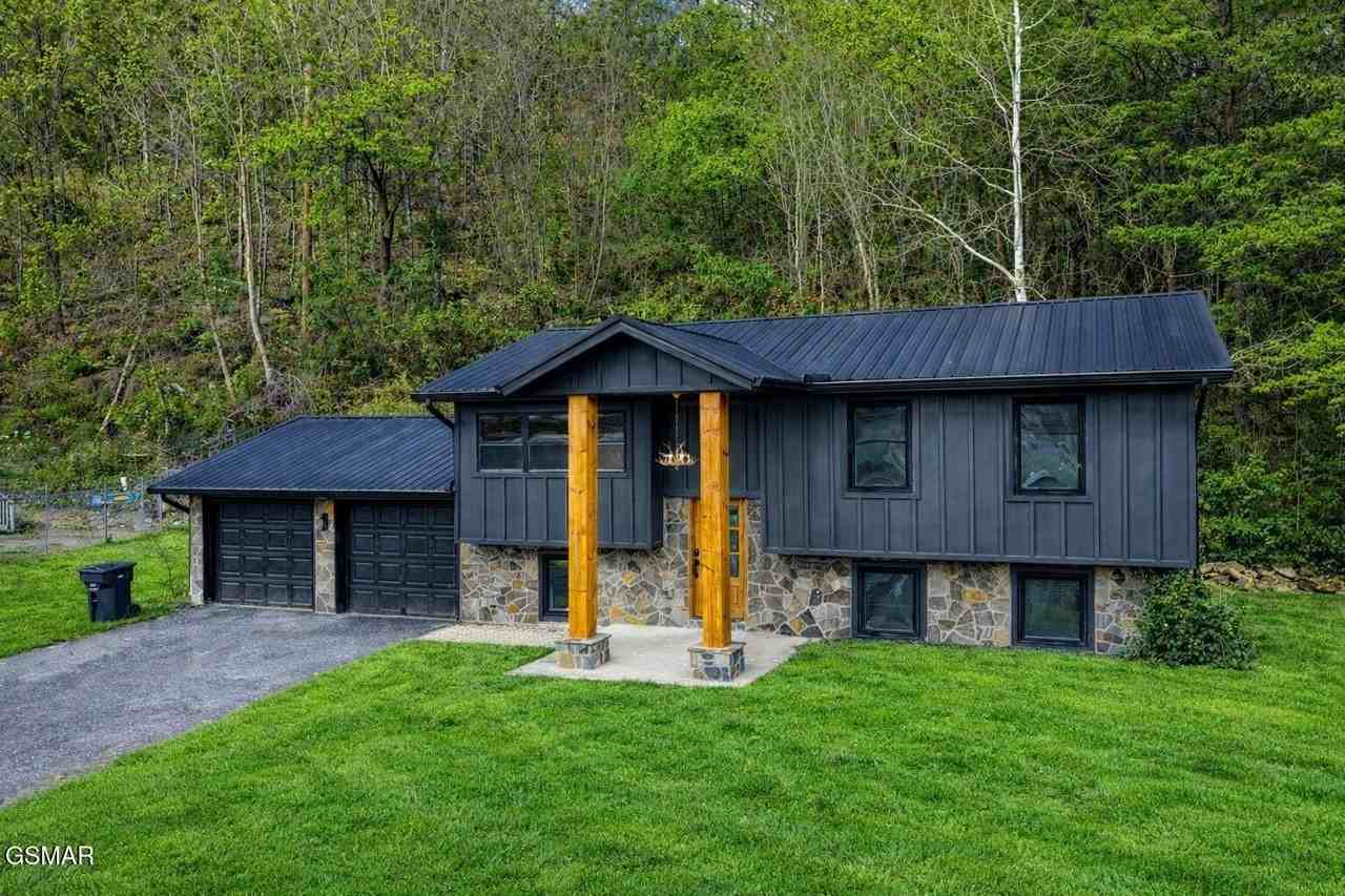 3139 Easy St - Photo 3 of 20