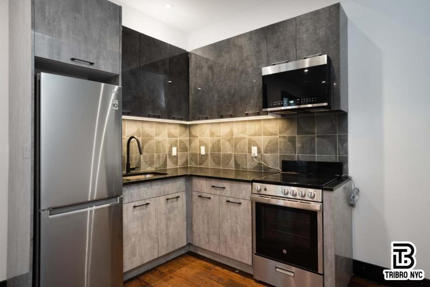 340 Irving Ave - Photo 2 of 6