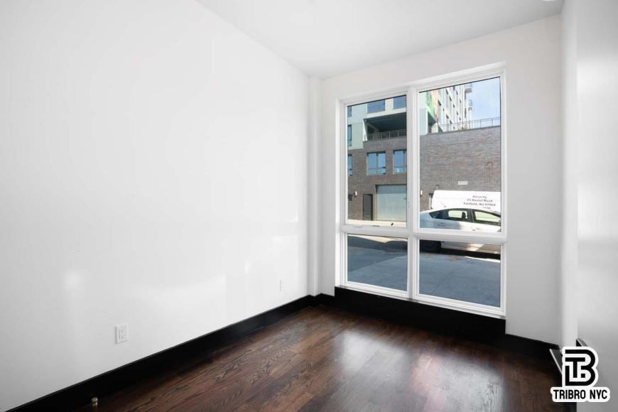 340 Irving Ave - Photo 3 of 6