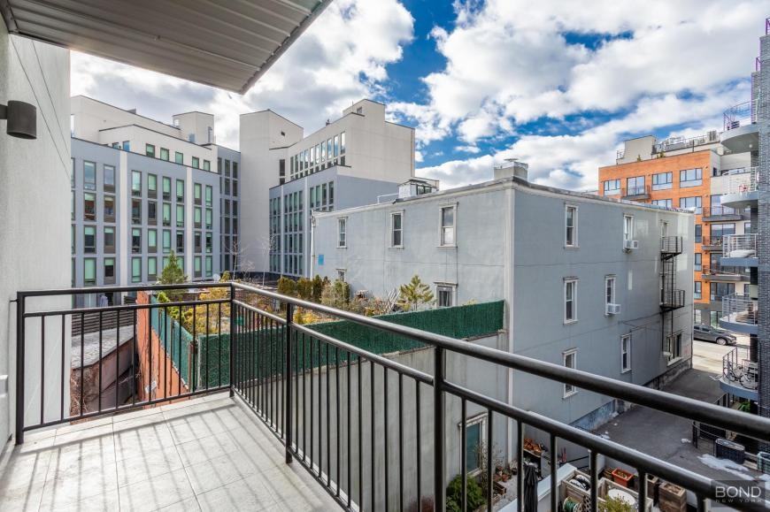 100 Engert Ave - Photo 4 of 10