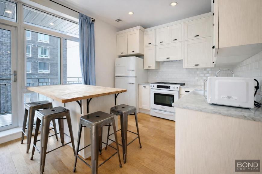 100 Engert Ave - Photo 7 of 10