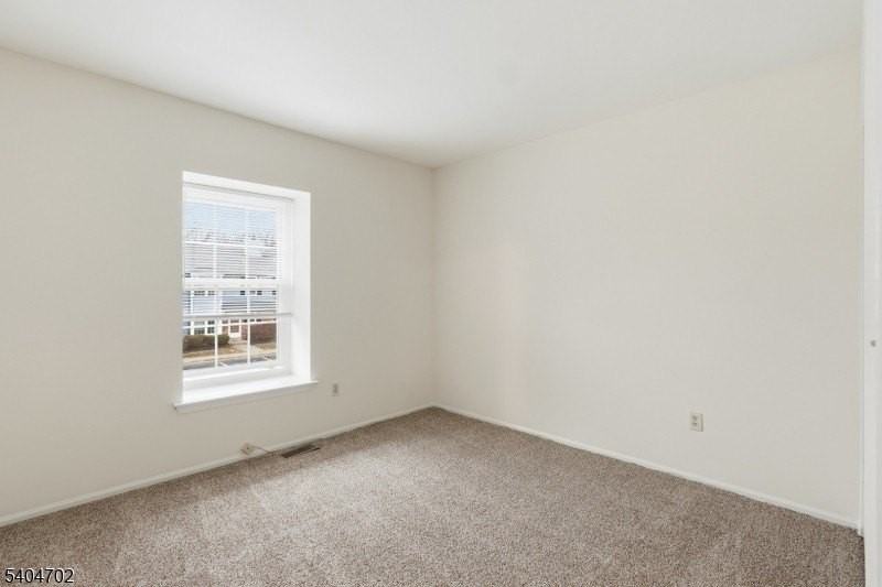 374 Aldeburgh Ave - Photo 4 of 13