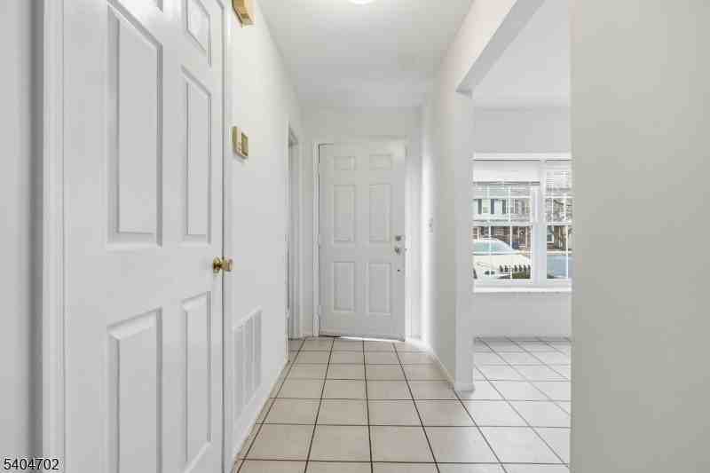 374 Aldeburgh Ave - Photo 6 of 13