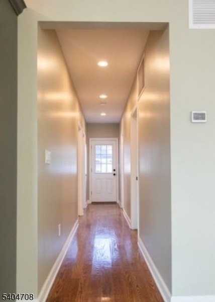 204 Harrison St - Photo 2 of 8