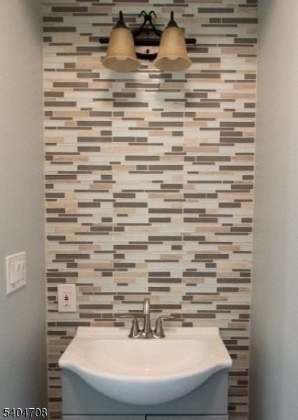 204 Harrison St - Photo 3 of 8