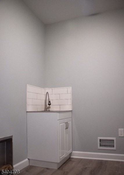 204 Harrison St - Photo 4 of 8