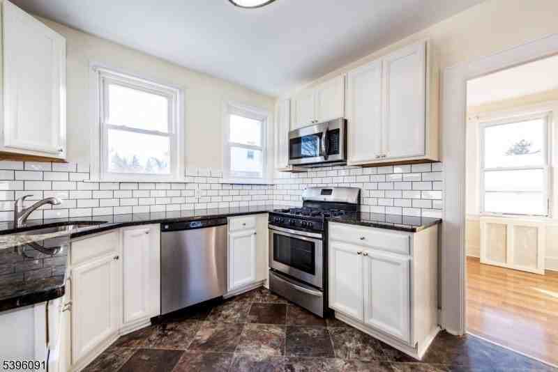 11 Lewis St #1 - Photo 5 of 23