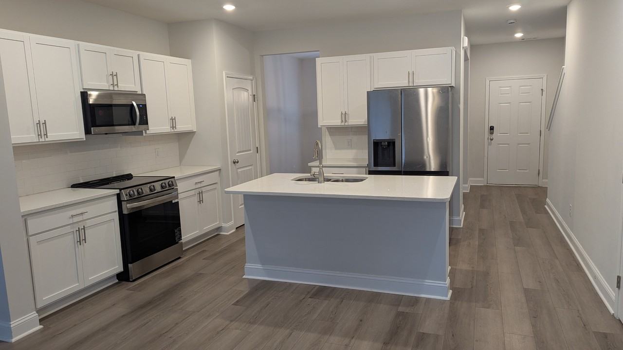 208 Glick Way - Photo 2 of 10