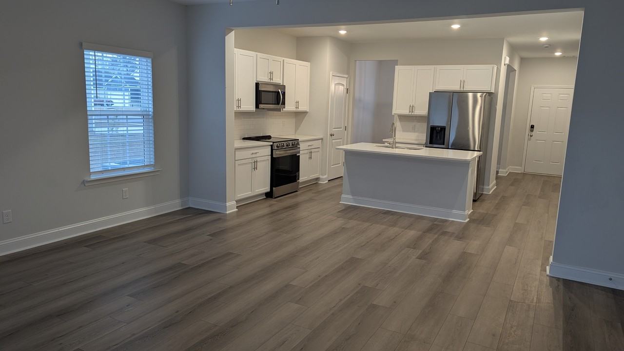 208 Glick Way - Photo 3 of 10