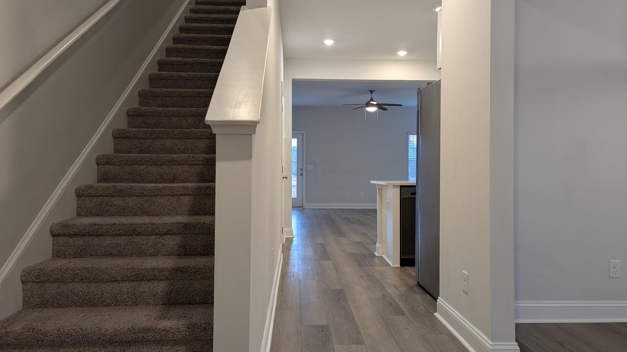 208 Glick Way - Photo 5 of 10